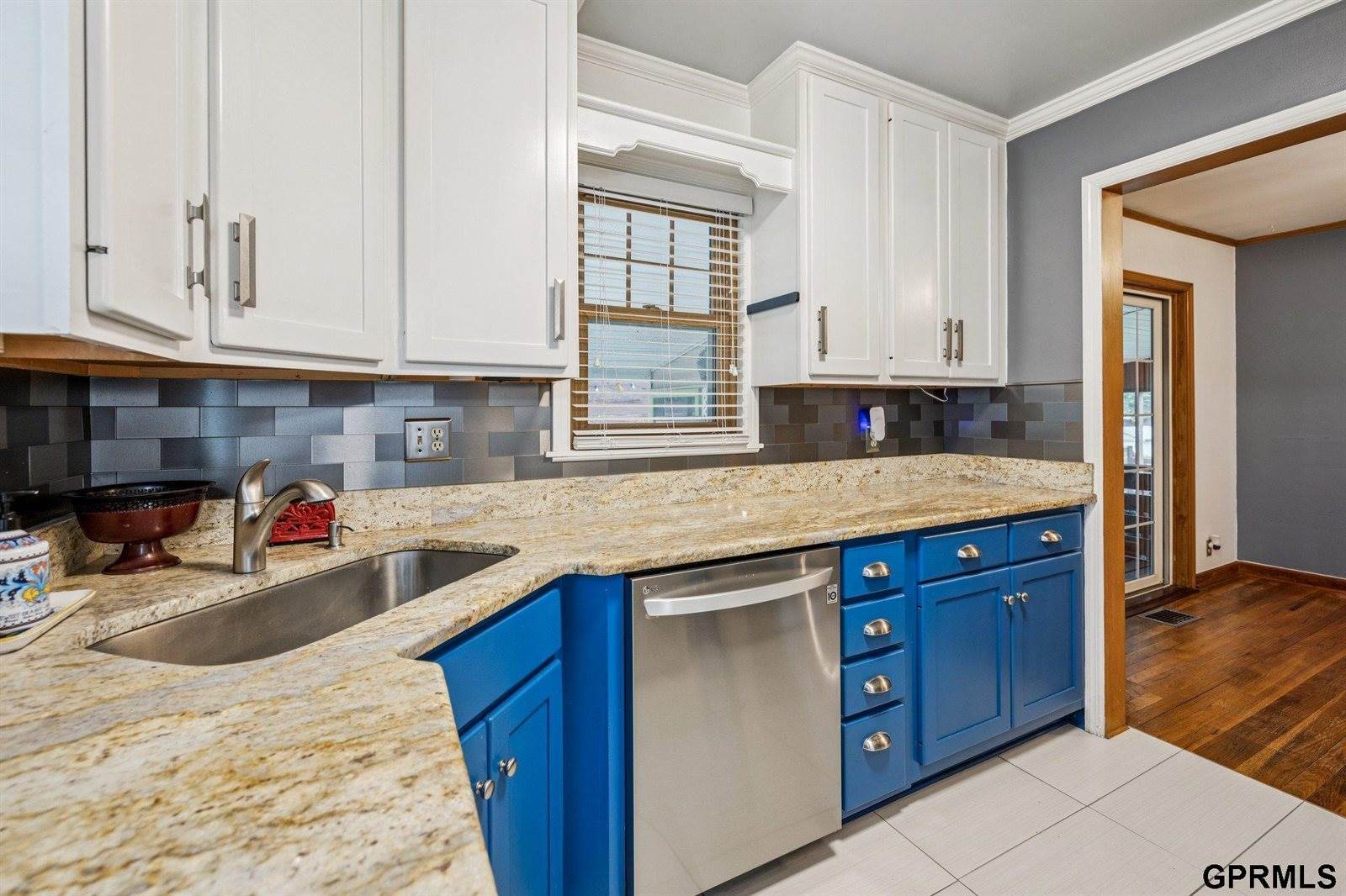 5102 Poppleton Avenue, Omaha, NE 68106