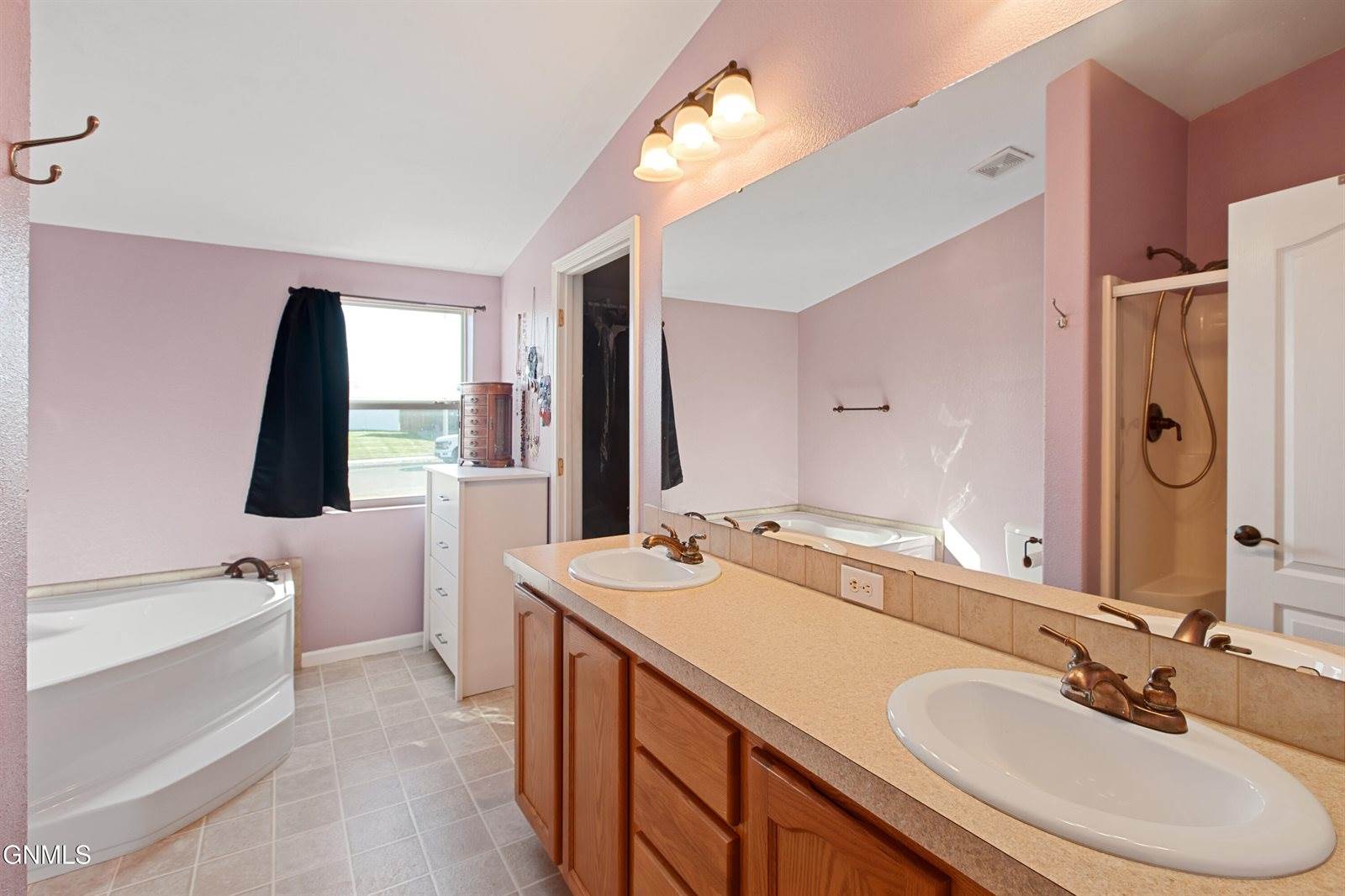 2409 12th Avenue West, Williston, ND 58801