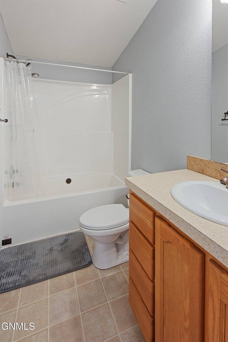 2409 12th Avenue West, Williston, ND 58801