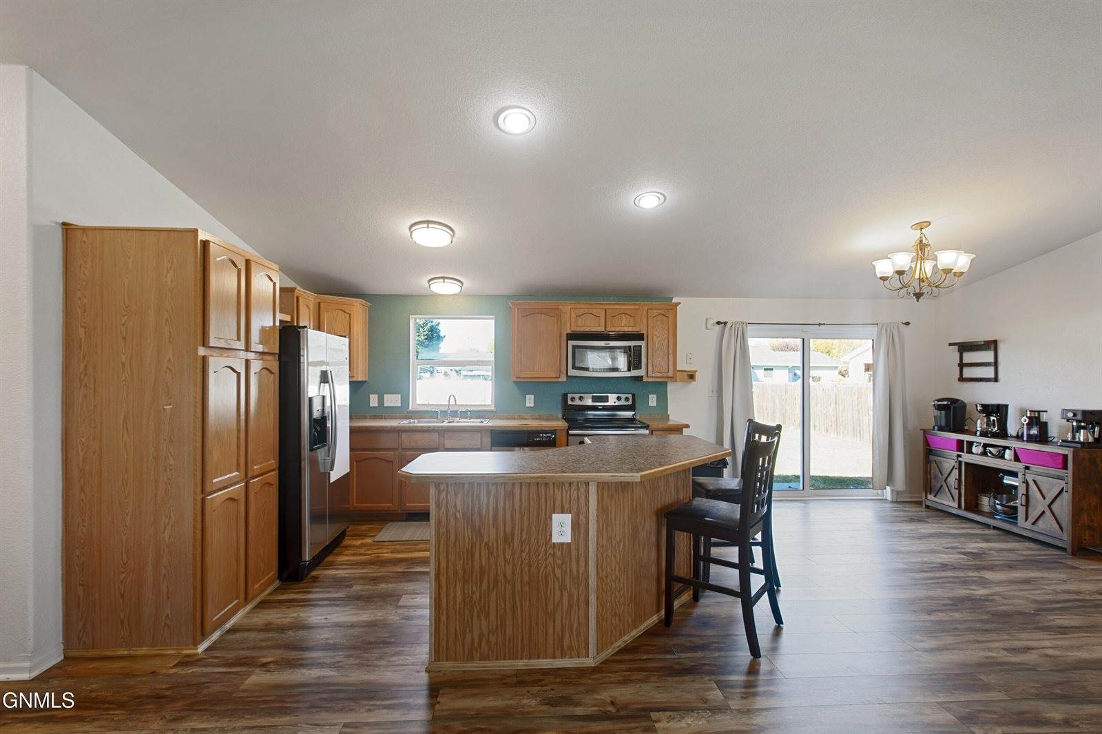 2409 12th Avenue West, Williston, ND 58801