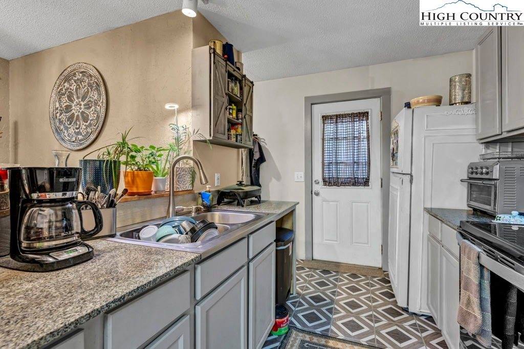 180 Wild Blackberry Hill Road, Boone, NC 28607