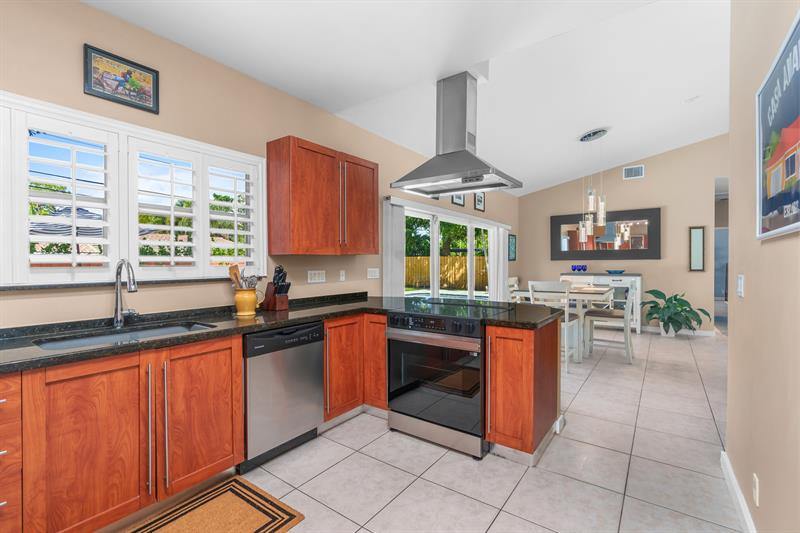 1441 NE 27th St, Wilton Manors, FL 33334