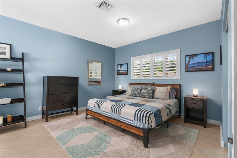 1441 NE 27th St, Wilton Manors, FL 33334