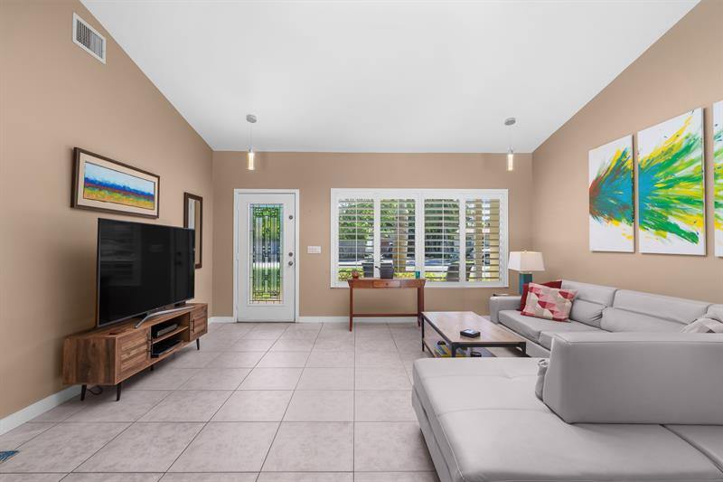 1441 NE 27th St, Wilton Manors, FL 33334