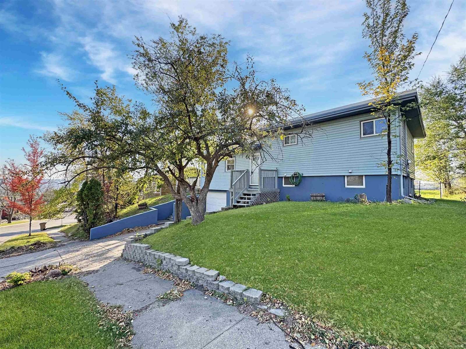 1205 4th St NE, Minot, ND 58703