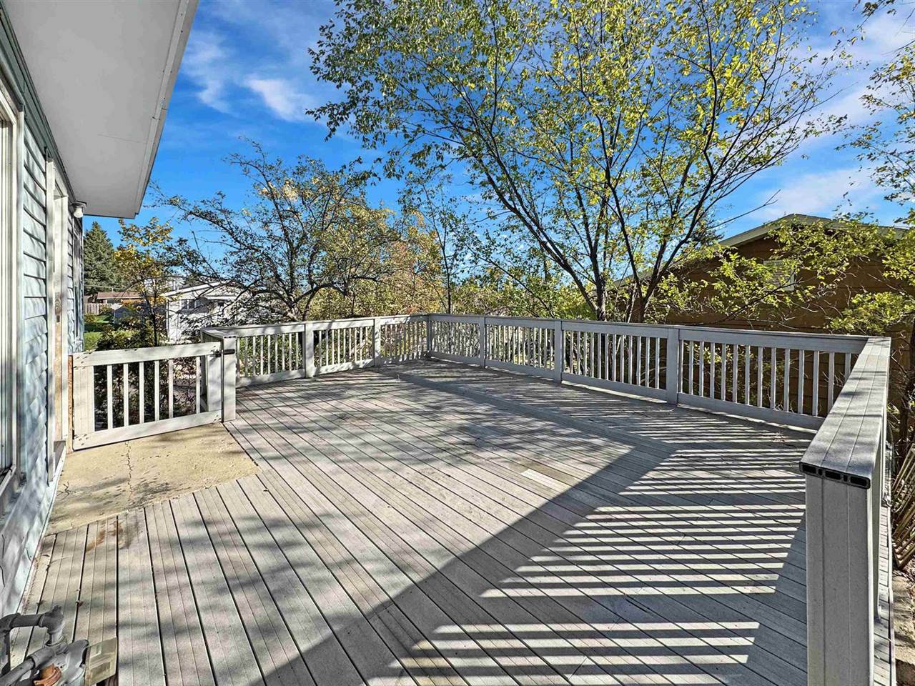 1205 4th St NE, Minot, ND 58703