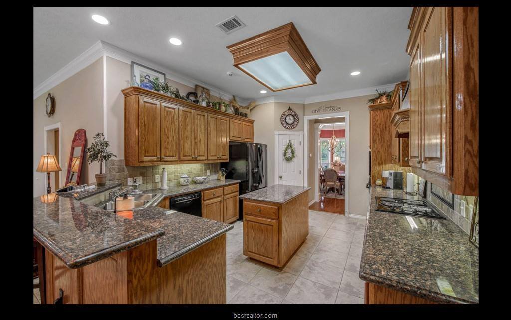 5206 Sycamore Hills Court, College Station, TX 77845