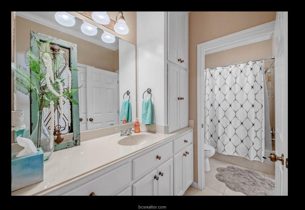 5206 Sycamore Hills Court, College Station, TX 77845