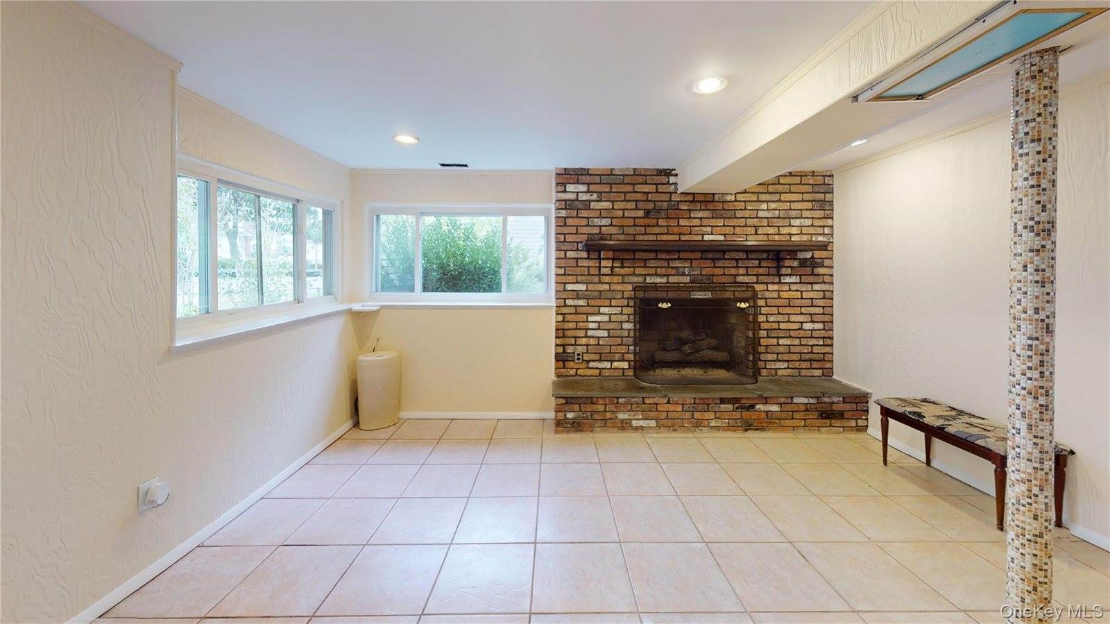 640 Carlls Path, Babylon, NY 11729