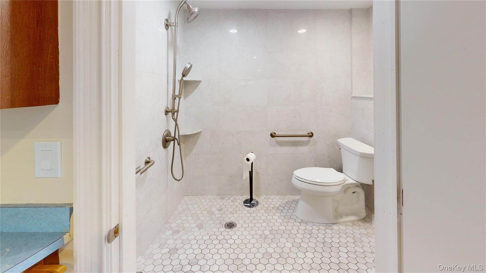 640 Carlls Path, Babylon, NY 11729