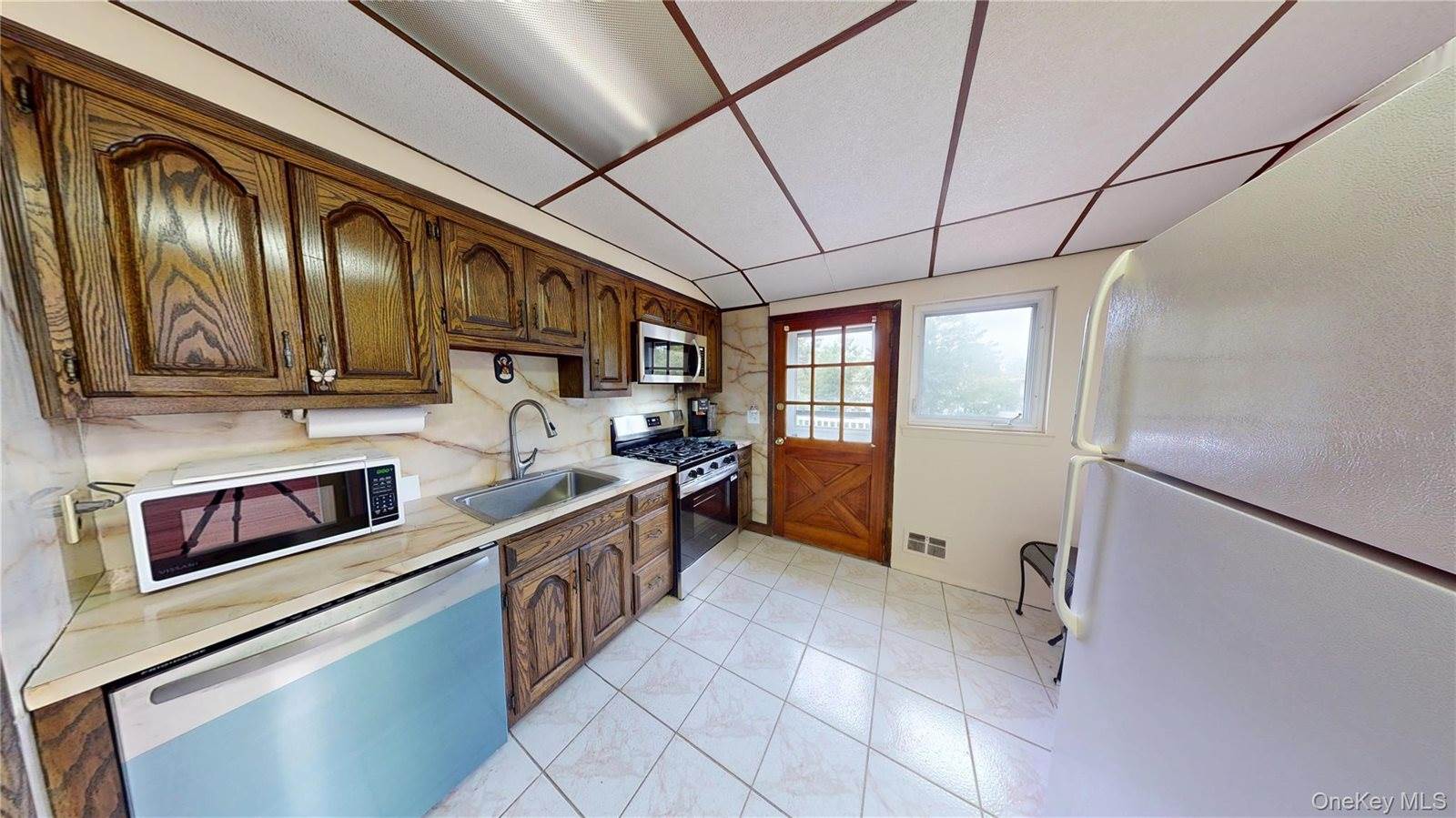 640 Carlls Path, Babylon, NY 11729