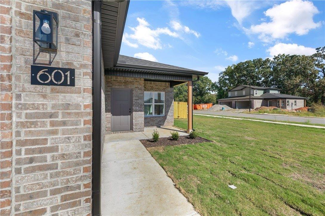 601 Cosmos Street, Centerton, AR 72719