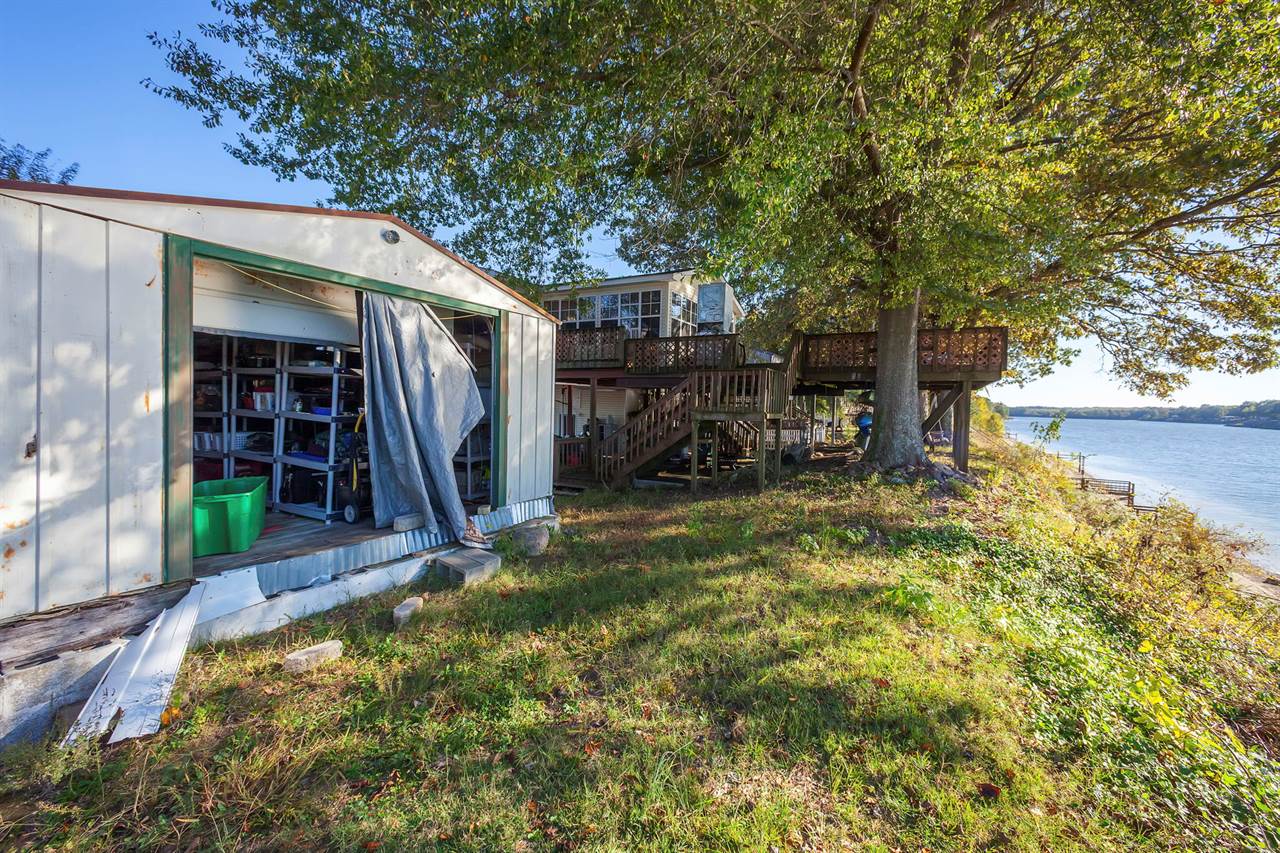 1645 Wilkinson Ferry Dr, Savannah, TN 38372