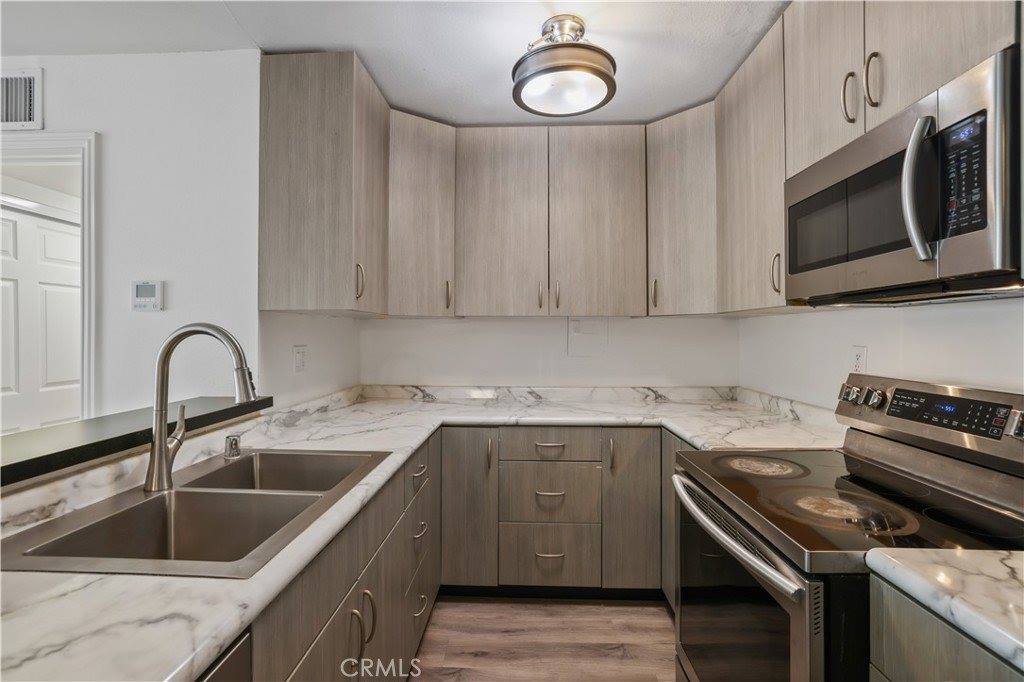 23515 Lyons, Valencia, CA 91355