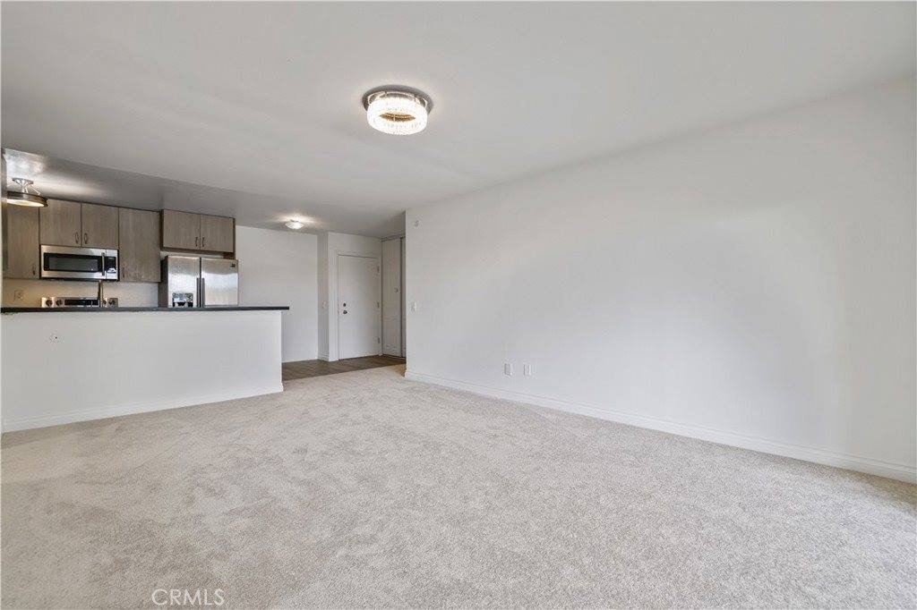 23515 Lyons, Valencia, CA 91355