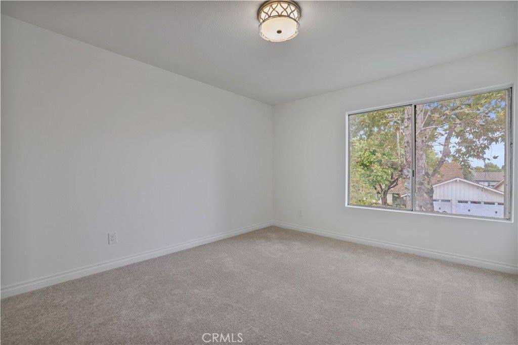 23515 Lyons, Valencia, CA 91355