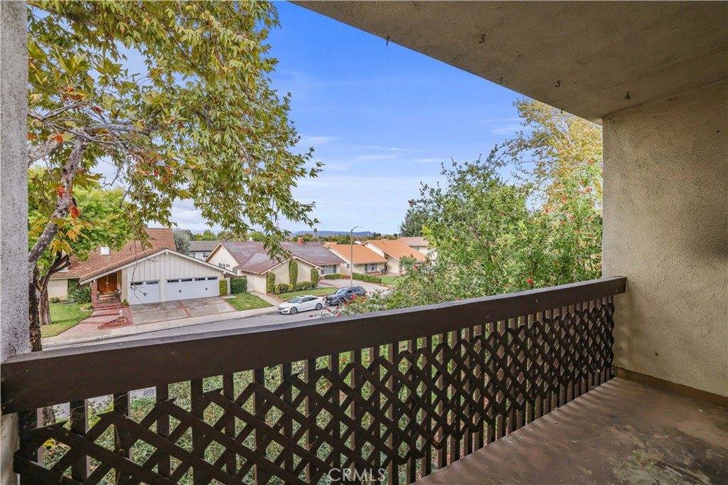 23515 Lyons, Valencia, CA 91355