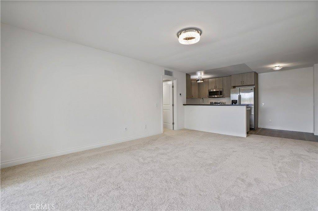 23515 Lyons, Valencia, CA 91355