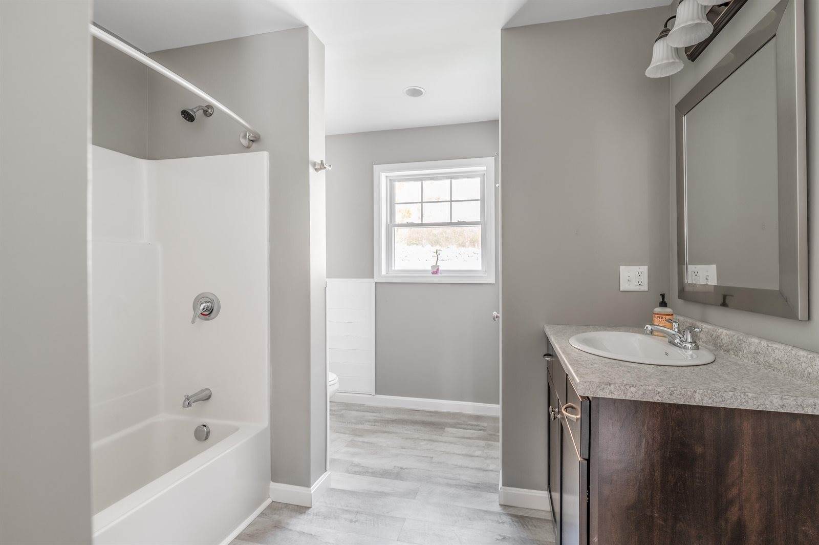 40 Ridgeview Drive, Veazie, ME 04401