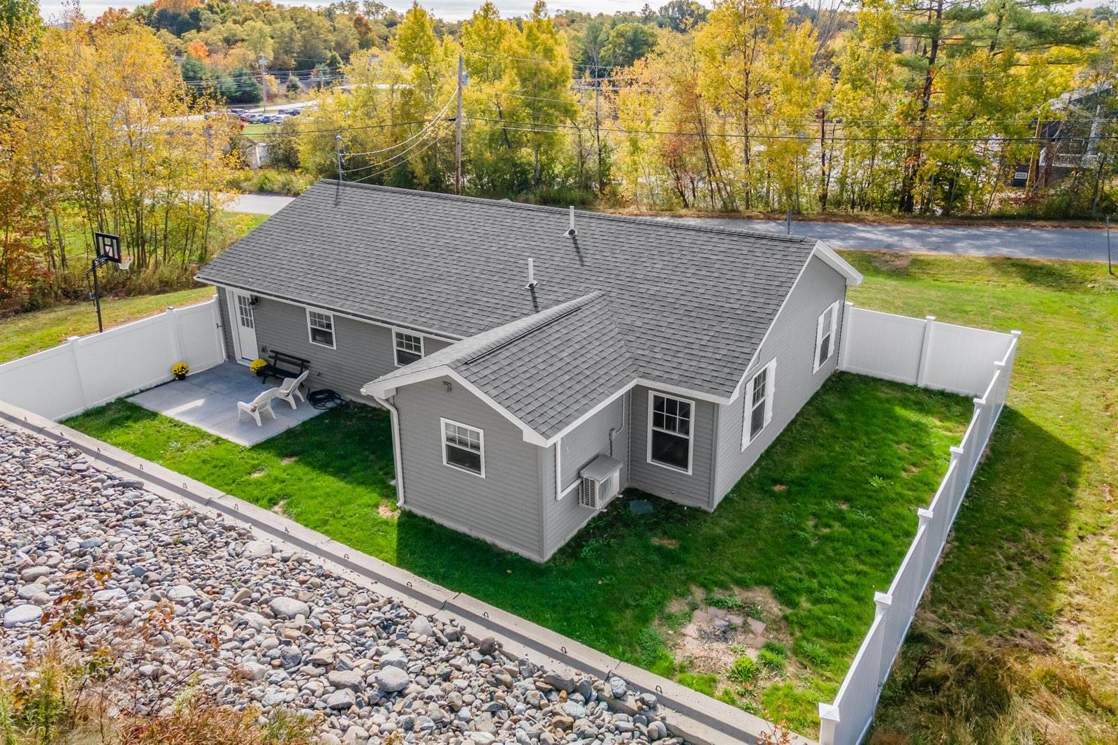40 Ridgeview Drive, Veazie, ME 04401