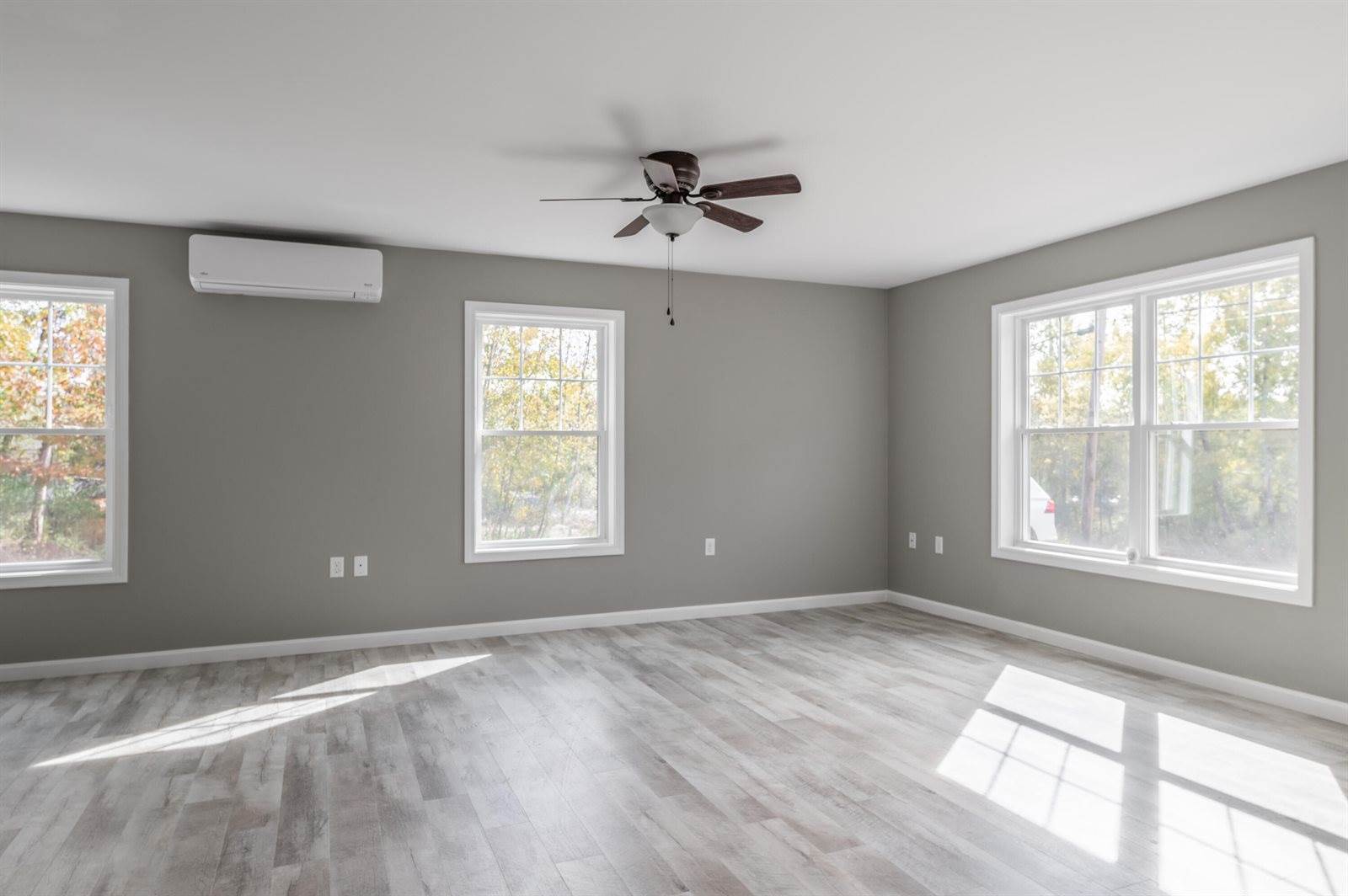 40 Ridgeview Drive, Veazie, ME 04401