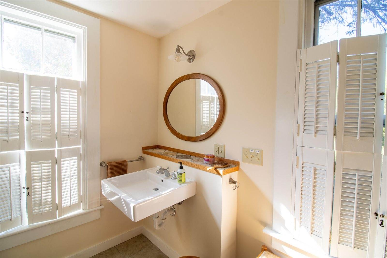 25 Summer Street, Hampden, ME 04444