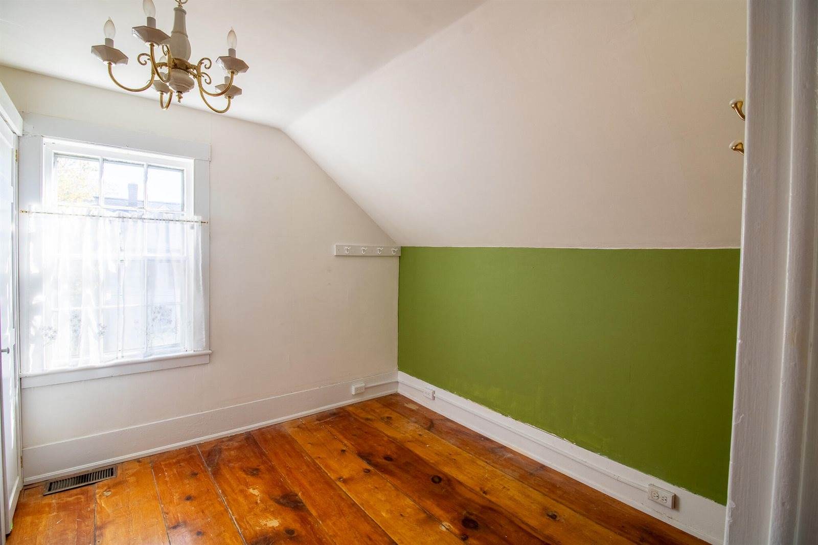 25 Summer Street, Hampden, ME 04444