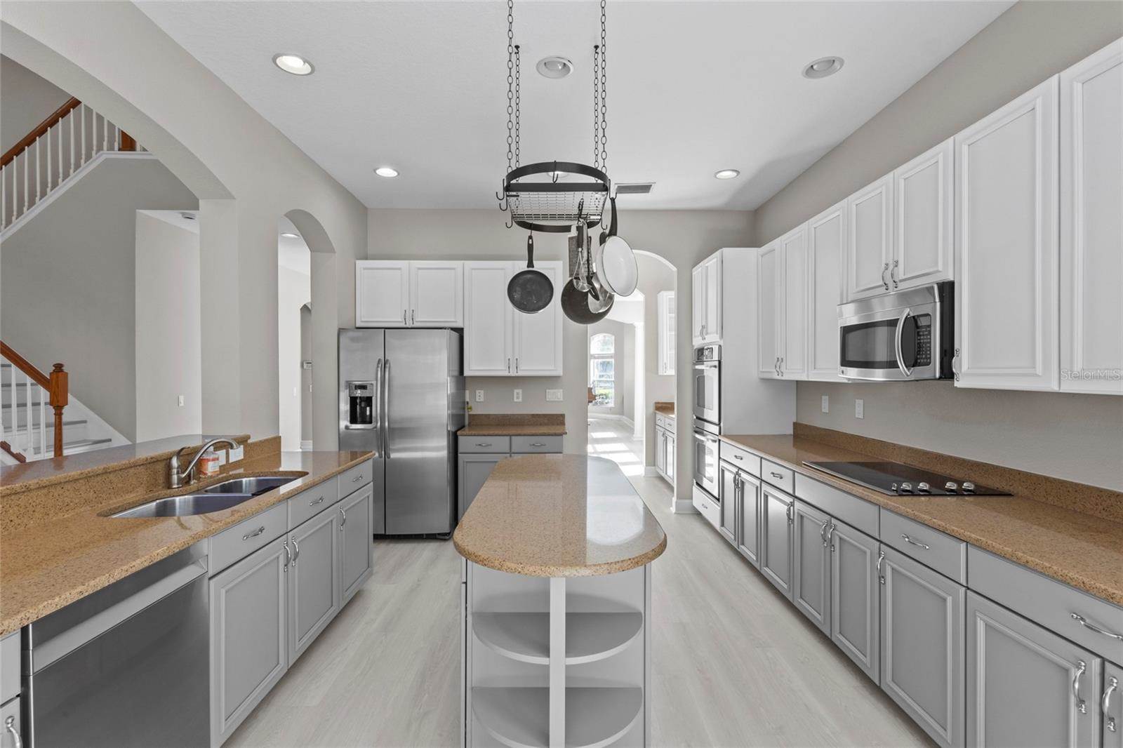 8134 Santa Rosa Court, Sarasota, FL 34243