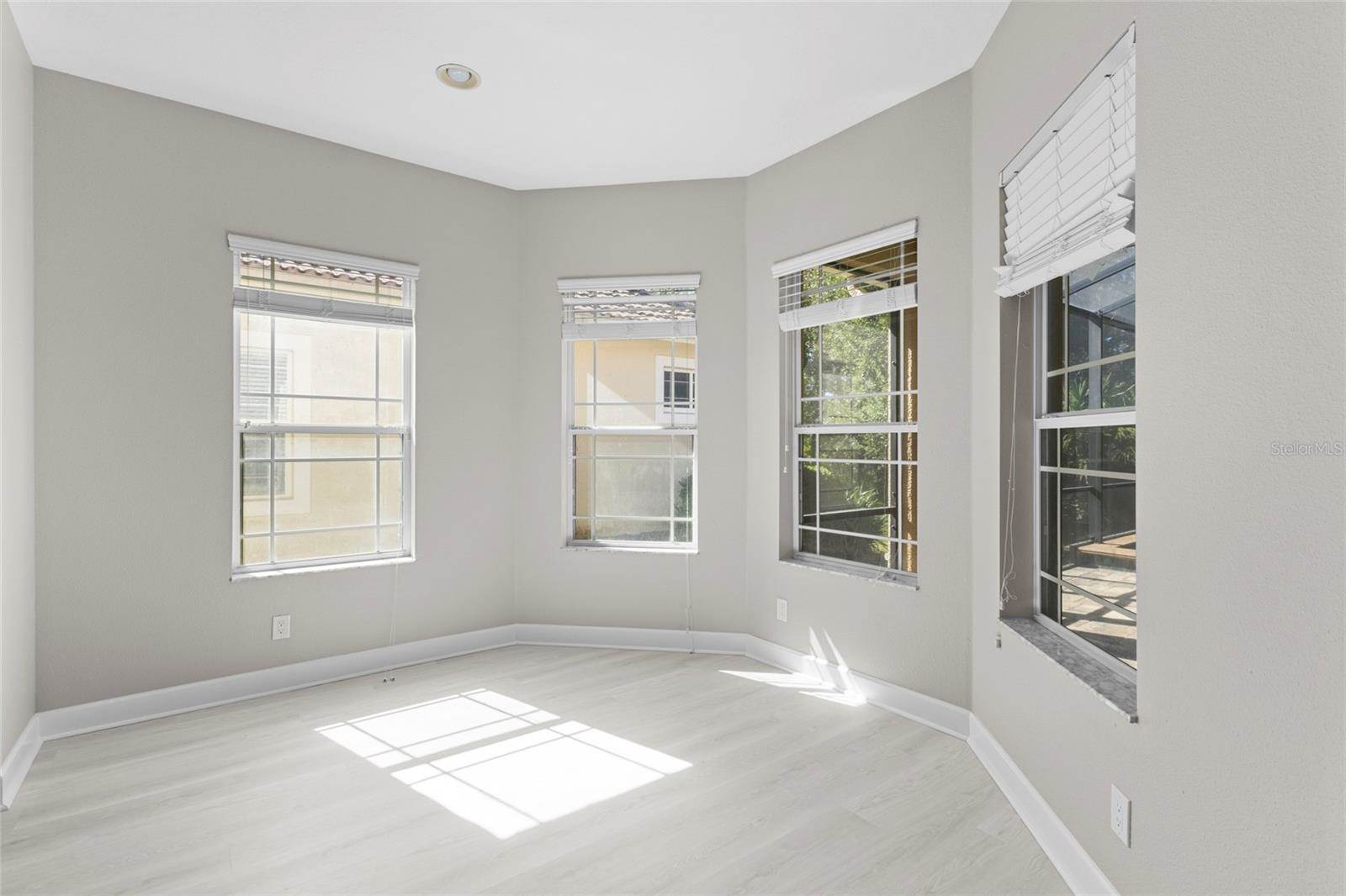 8134 Santa Rosa Court, Sarasota, FL 34243