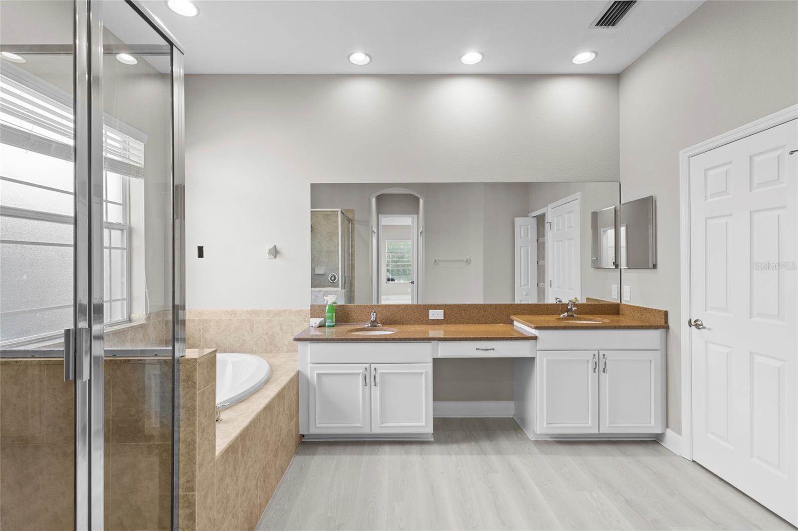 8134 Santa Rosa Court, Sarasota, FL 34243