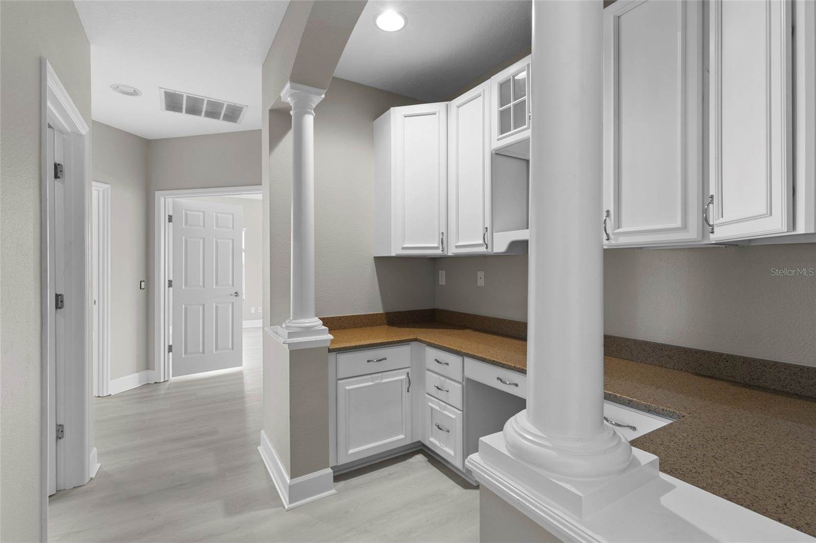 8134 Santa Rosa Court, Sarasota, FL 34243