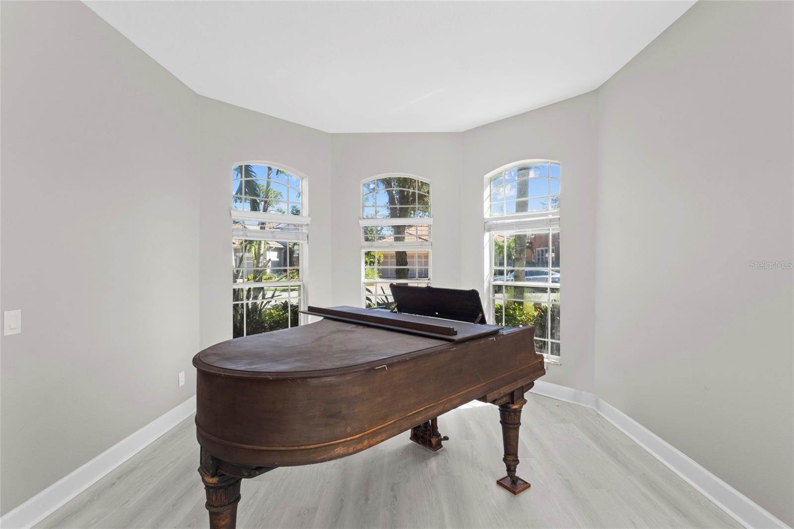 8134 Santa Rosa Court, Sarasota, FL 34243