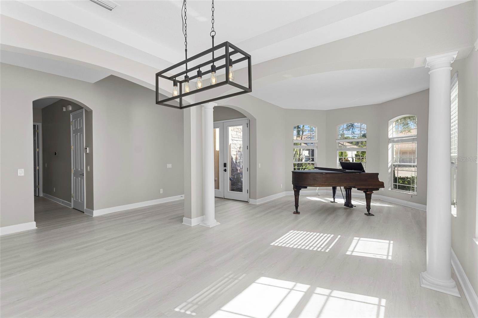 8134 Santa Rosa Court, Sarasota, FL 34243