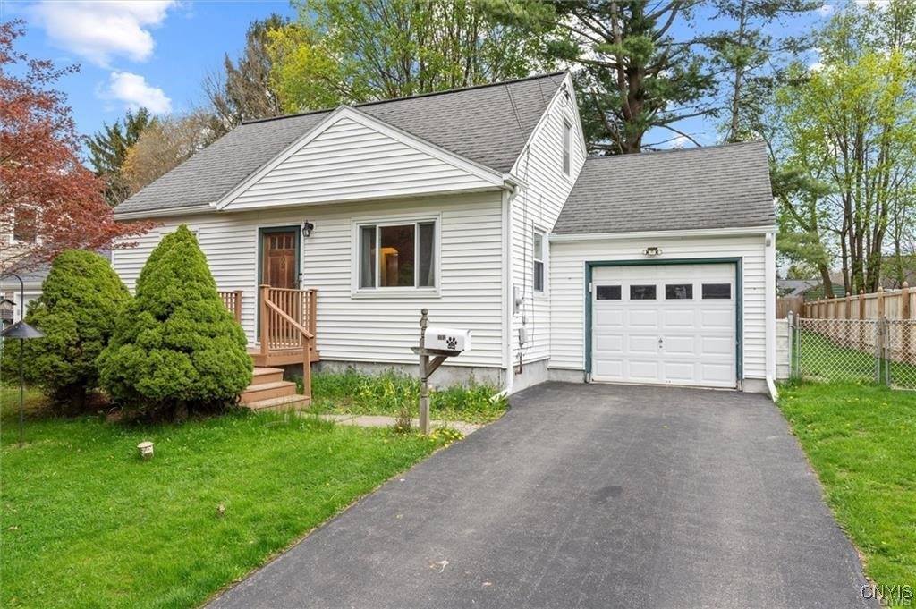 302 Twin Elms Lane, Clay, NY 13212