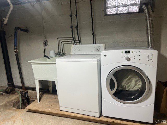 302 Twin Elms Lane, Clay, NY 13212