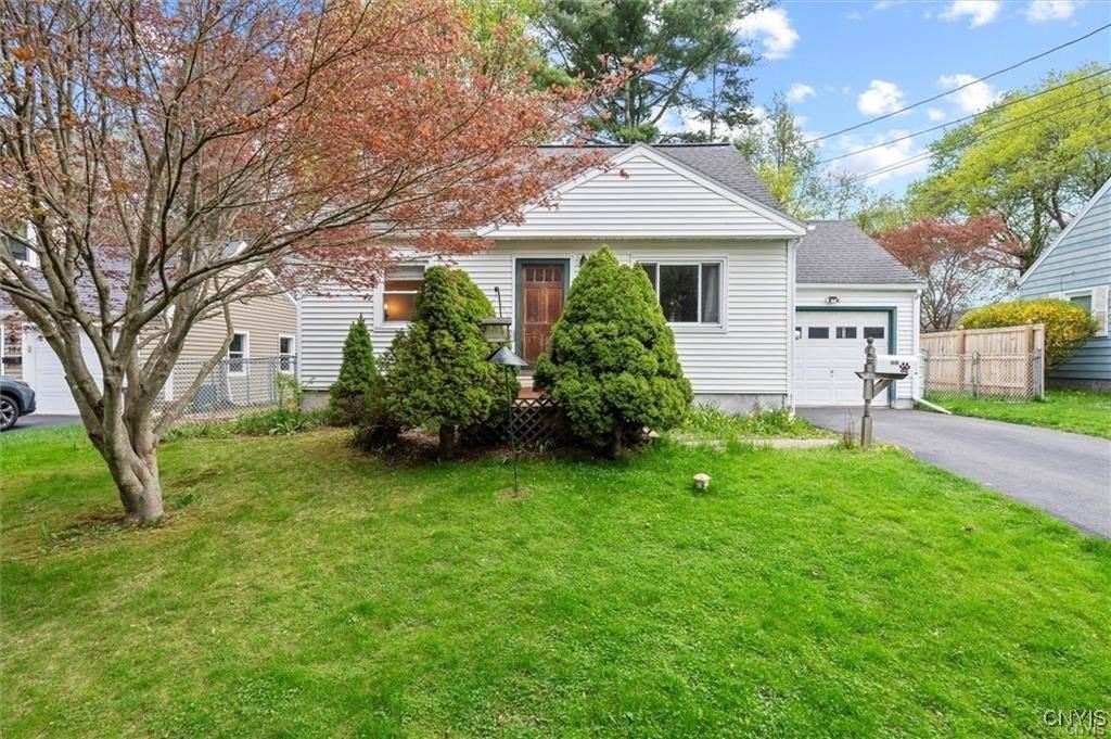 302 Twin Elms Lane, Clay, NY 13212