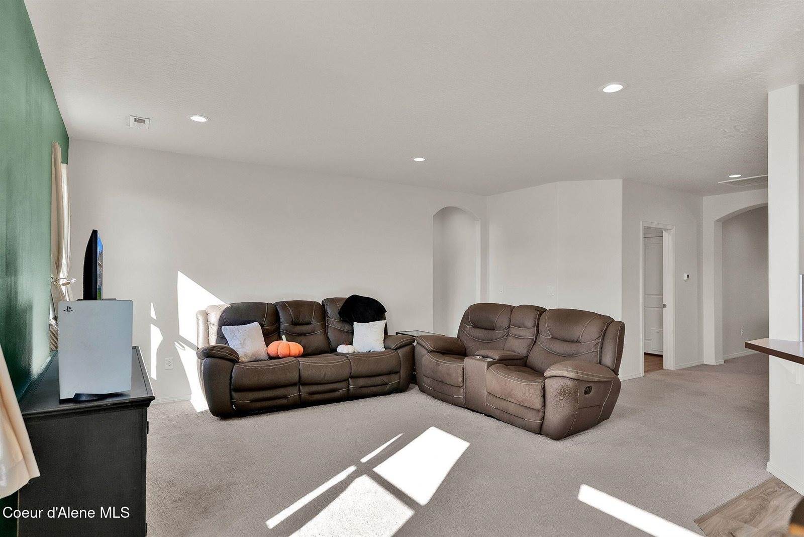 16167 North Hadley Loop, Rathdrum, ID 83858