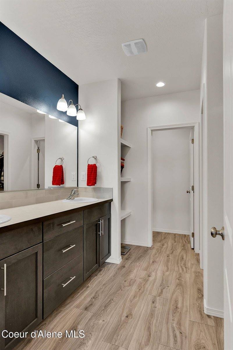 16167 North Hadley Loop, Rathdrum, ID 83858