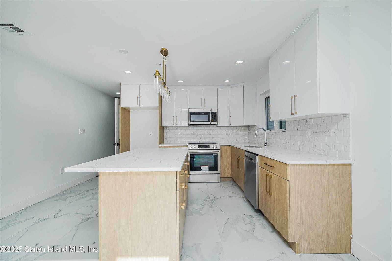 66 Hempstead Avenue, Staten Island, NY 10306