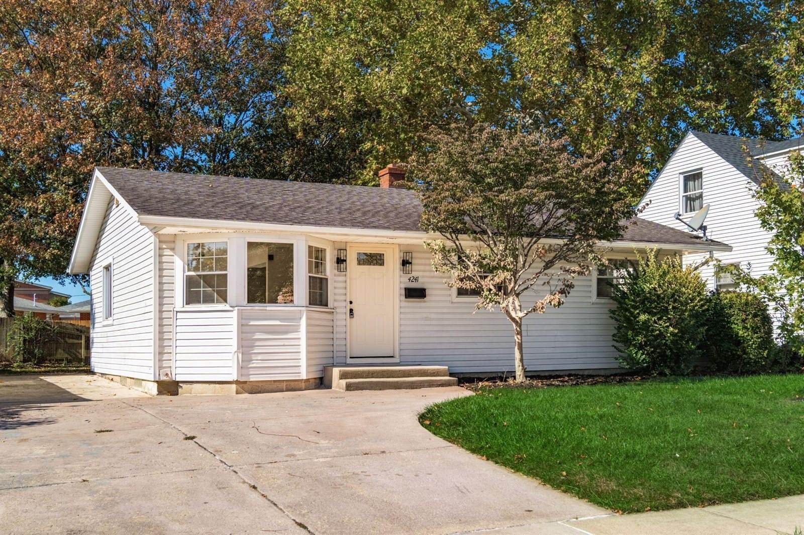 4241 Ashgrove Drive, Grove City, OH 43123
