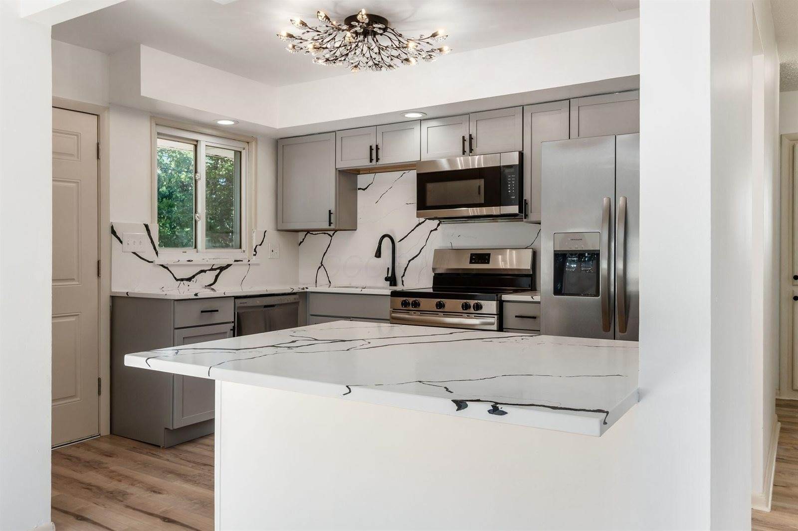 4241 Ashgrove Drive, Grove City, OH 43123