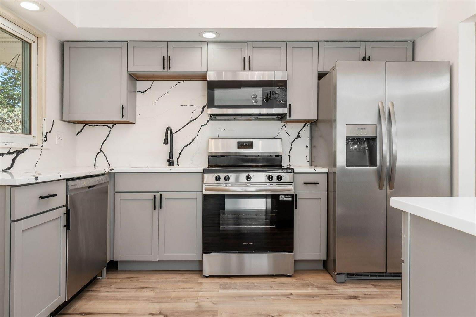 4241 Ashgrove Drive, Grove City, OH 43123