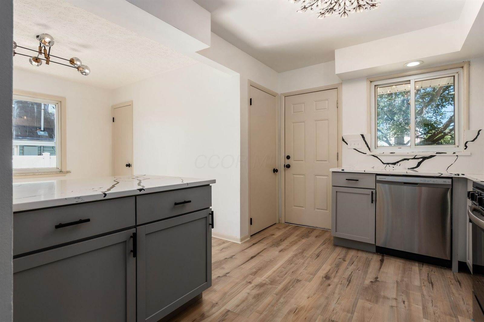 4241 Ashgrove Drive, Grove City, OH 43123