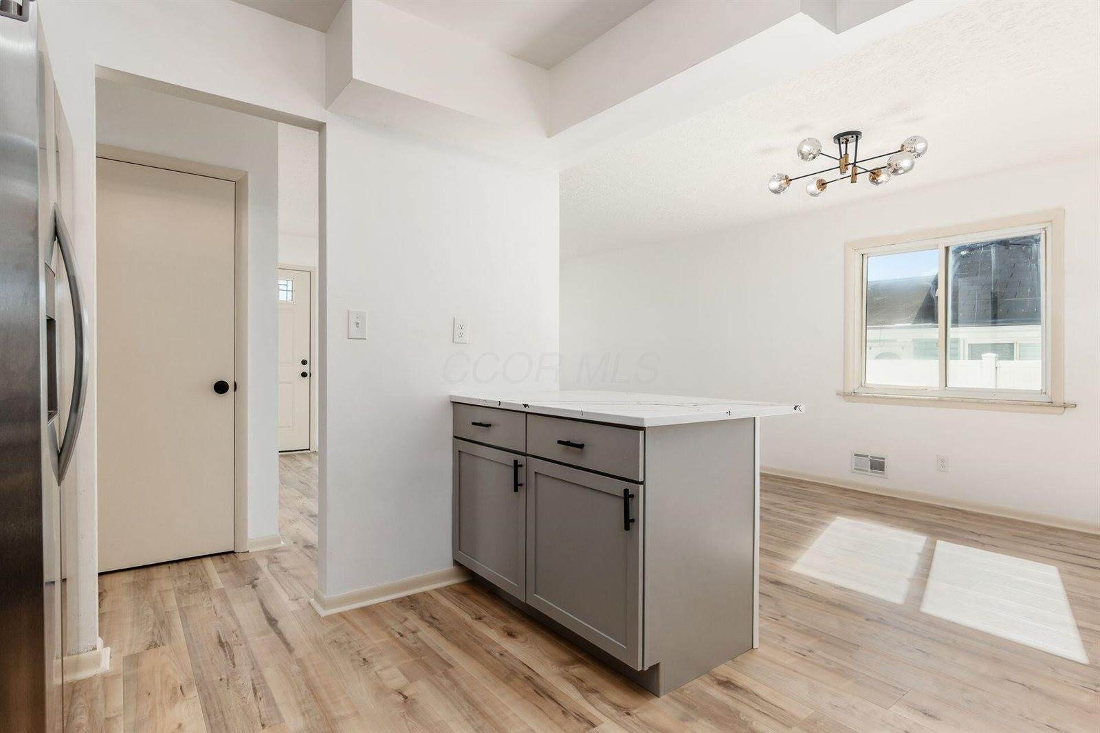 4241 Ashgrove Drive, Grove City, OH 43123