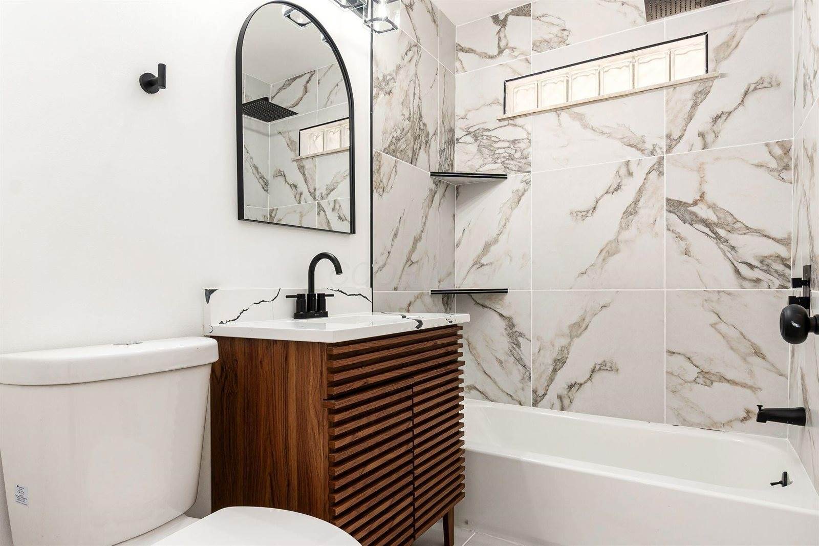 4241 Ashgrove Drive, Grove City, OH 43123