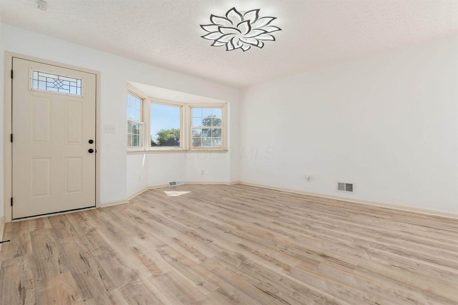 4241 Ashgrove Drive, Grove City, OH 43123