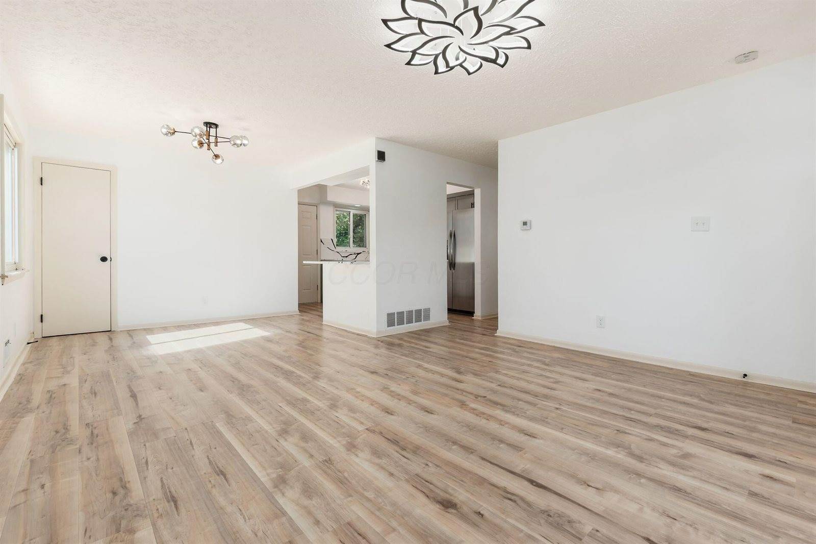 4241 Ashgrove Drive, Grove City, OH 43123