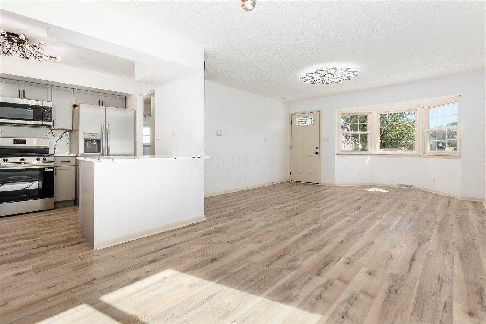 4241 Ashgrove Drive, Grove City, OH 43123