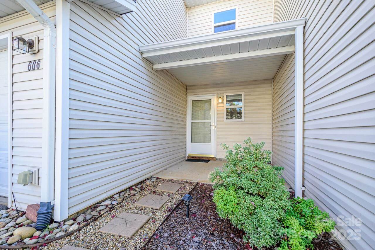 606 Olde Covington Way, Arden, NC 28704