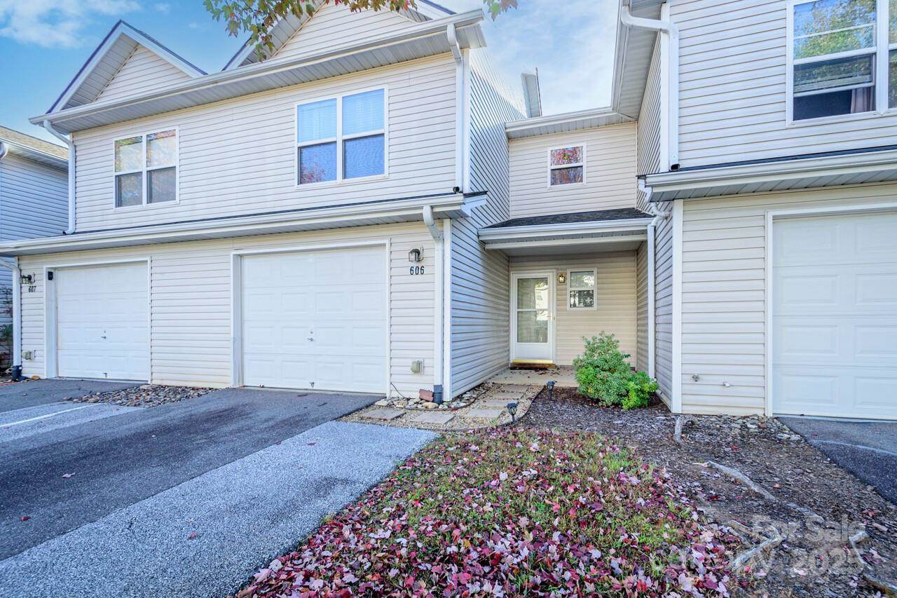 606 Olde Covington Way, Arden, NC 28704